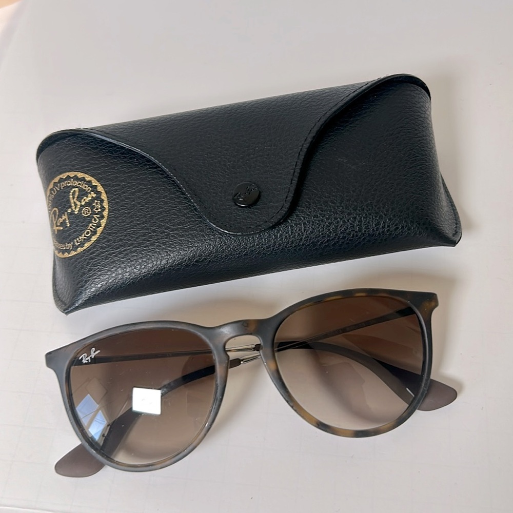 Ray-Ban Brown Tortoiseshell Round Sunglasses with Black Case